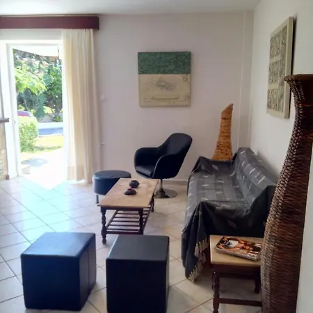 Joy House גראקיני
